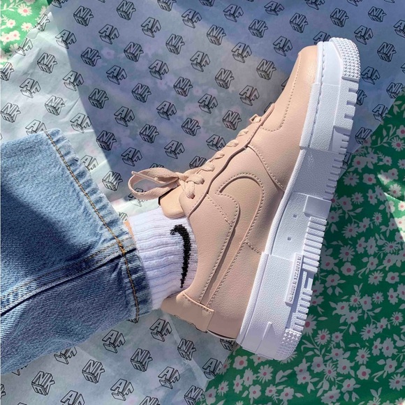 Nike Airforce 1 Pixel - Picture 1 of 8